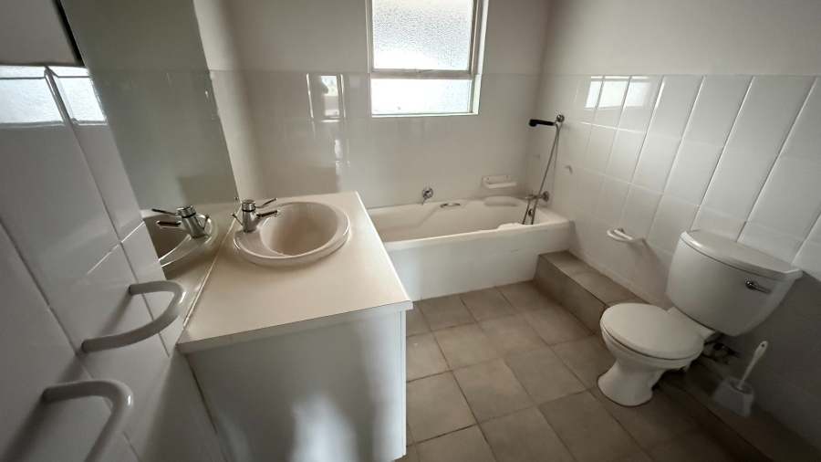 To Let 4 Bedroom Property for Rent in Knysna Central Western Cape